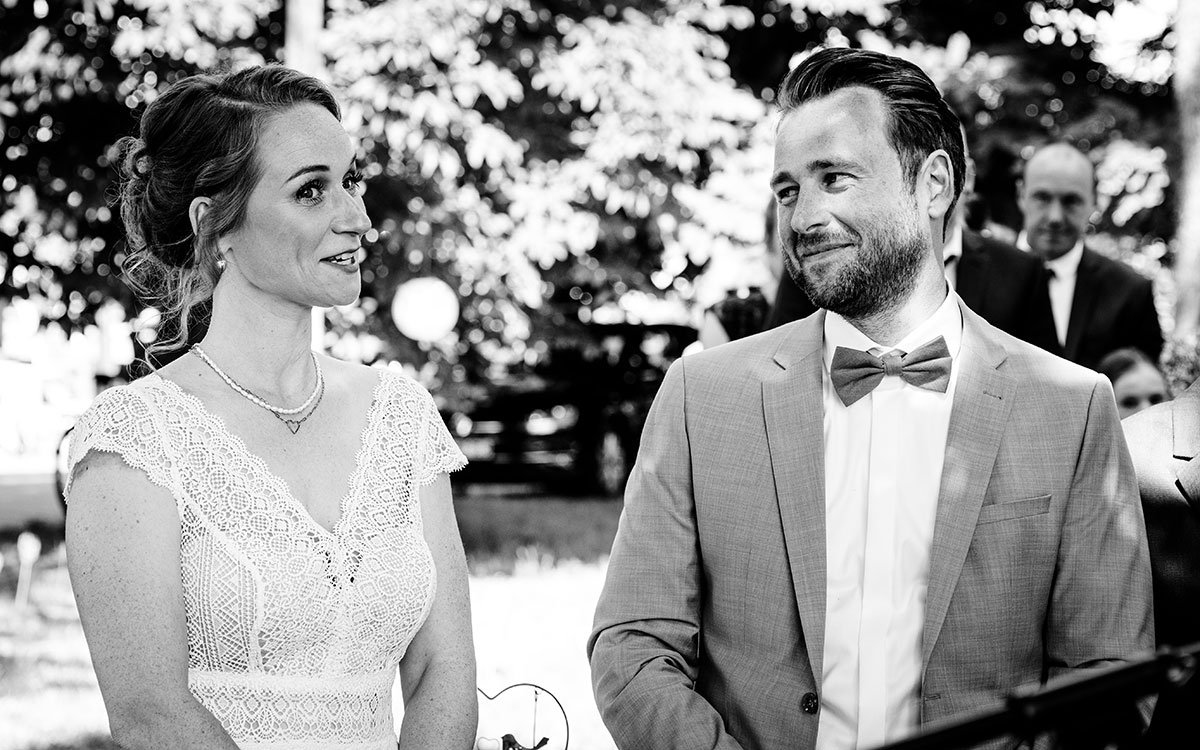 Hochzeitspaar beim Ja-Wort