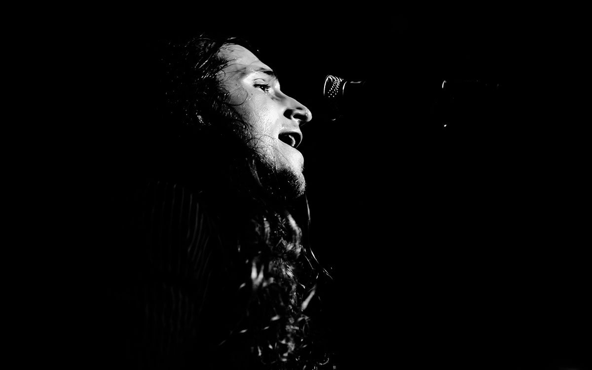 Sänger und Gitarrist der Band Ducs