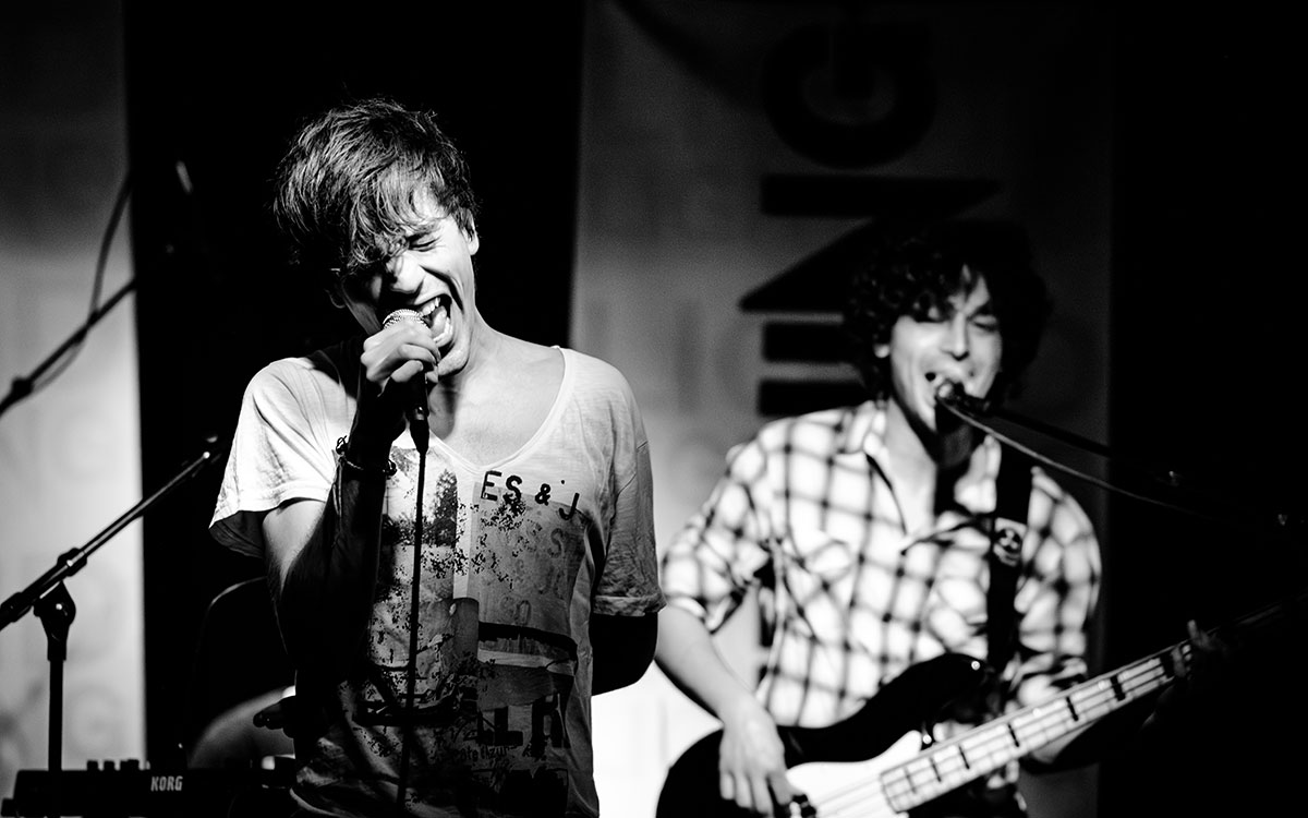 Sänger und Bassist der Band Liquid Lightning in der Alten Brauerei Northeim