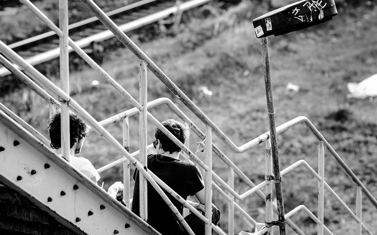 Raucherpause an der Warschauer Brücke