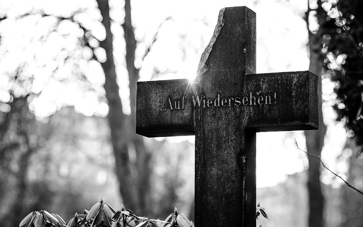Grabkreuz mit Schriftzug Auf Wiedersehen