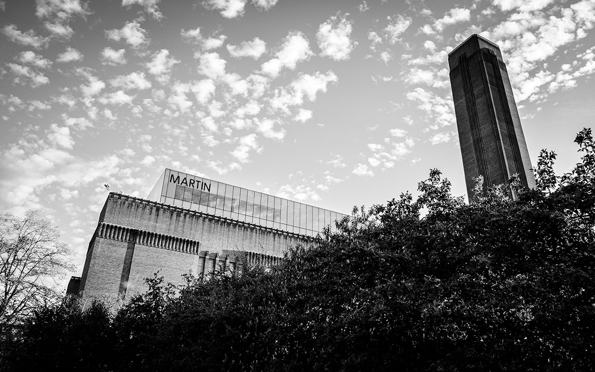 Gebäude mit Martin Schriftzug