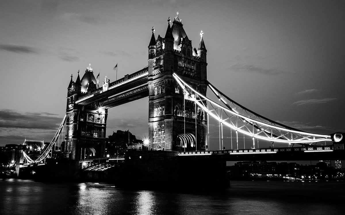 Tower Bridge bei Nacht